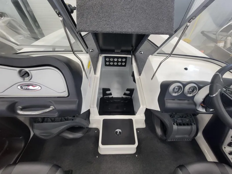 Slide: The Image of Triton 186 Allure 2024 - 7