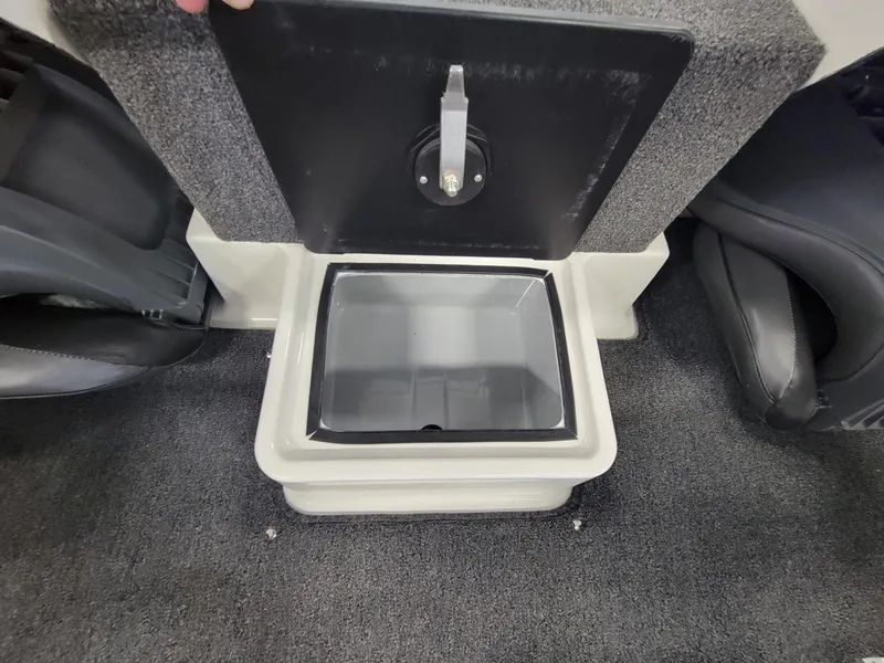 Slide: The Image of Triton 186 Allure 2024 - 8