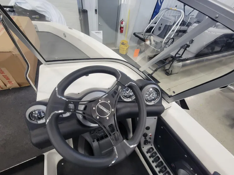 Slide: The Image of Triton 186 Allure 2024 - 9