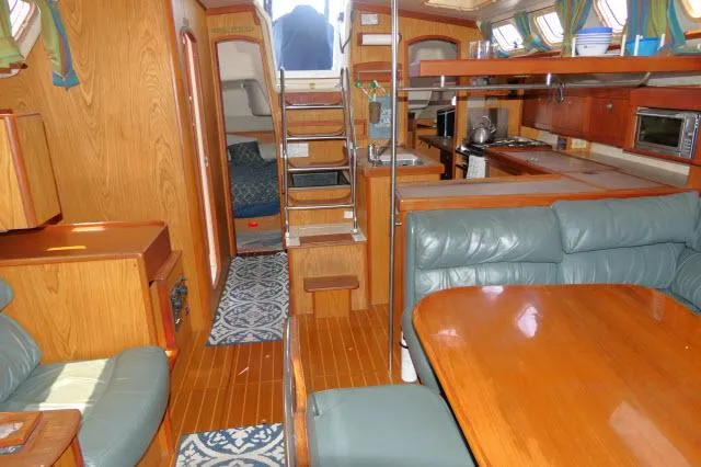 Slide: The Image of Interior of 2000 Hunter 460 yacht with wood finish and cozy seating area. - 6