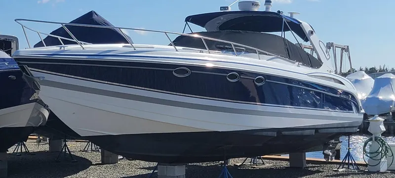 Slide: The Image of 2004 Formula 400 Super Sport boat on display, featuring sleek design and modern amenities. - 0