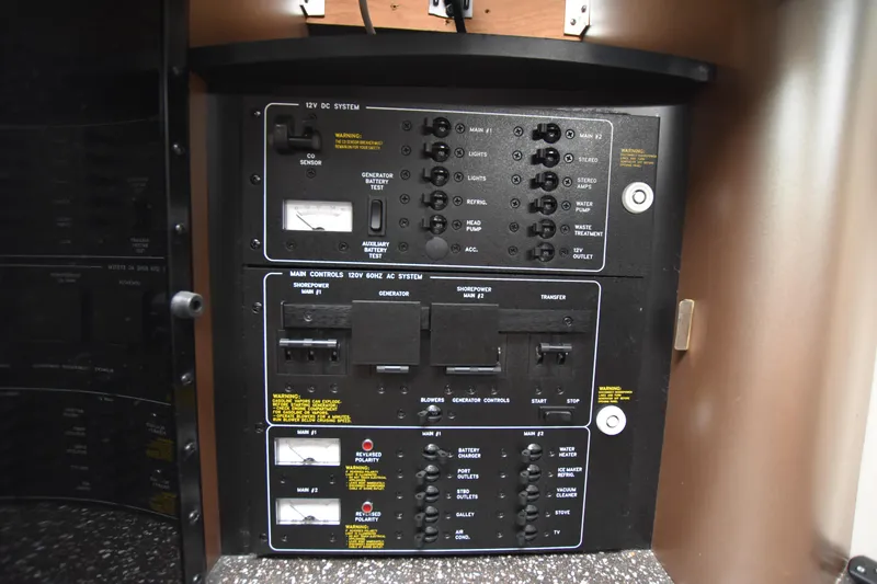 Slide: The Image of Control panel of a 2004 Formula 400 Super Sport boat. - 30