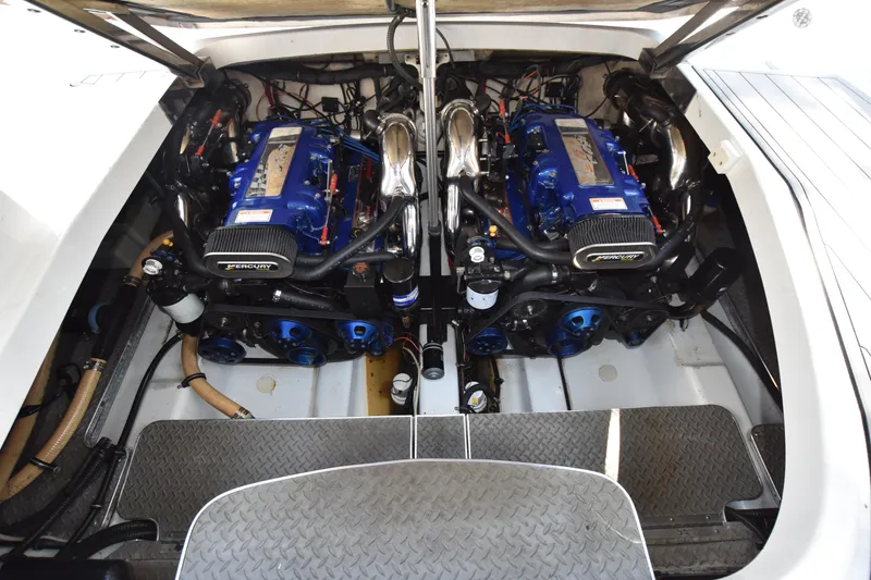 Slide: The Image of 2004 Formula 400 Super Sport engine compartment with dual blue engines. - 33