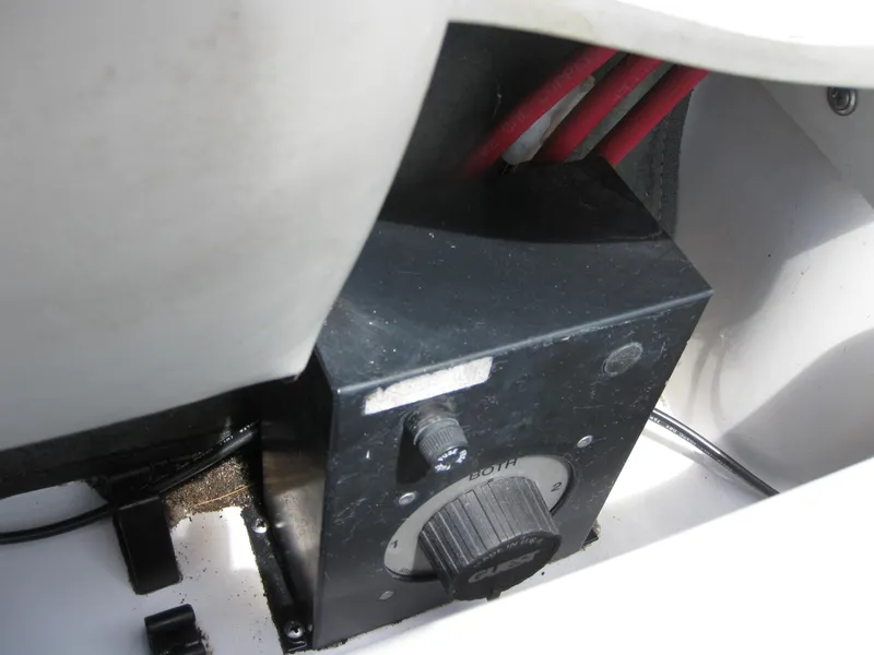 Slide: The Image of Close-up of control panel in 2000 Four Winns 235 Sundowner I/O boat. - 18