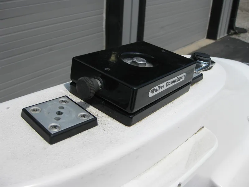 Slide: The Image of Walker Downrigger on 2000 Four Winns 235 Sundowner I/O boat. - 19