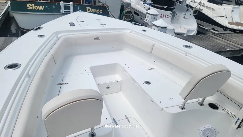 Slide: The Image of 2020 Sea Hunt Gamefish 27 Forward Seating boat with spacious white deck and seating. - 4