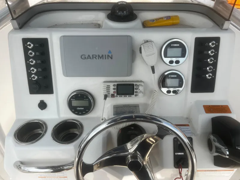 Slide: The Image of 2018 Robalo R200 Center Console dashboard with Garmin navigation and Yamaha controls. - 9