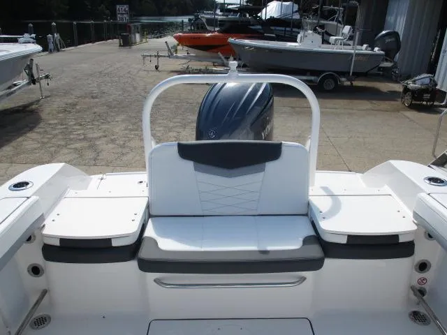 Robalo R207 In Stock Trailer Included 2025 for Sale | MarineSource