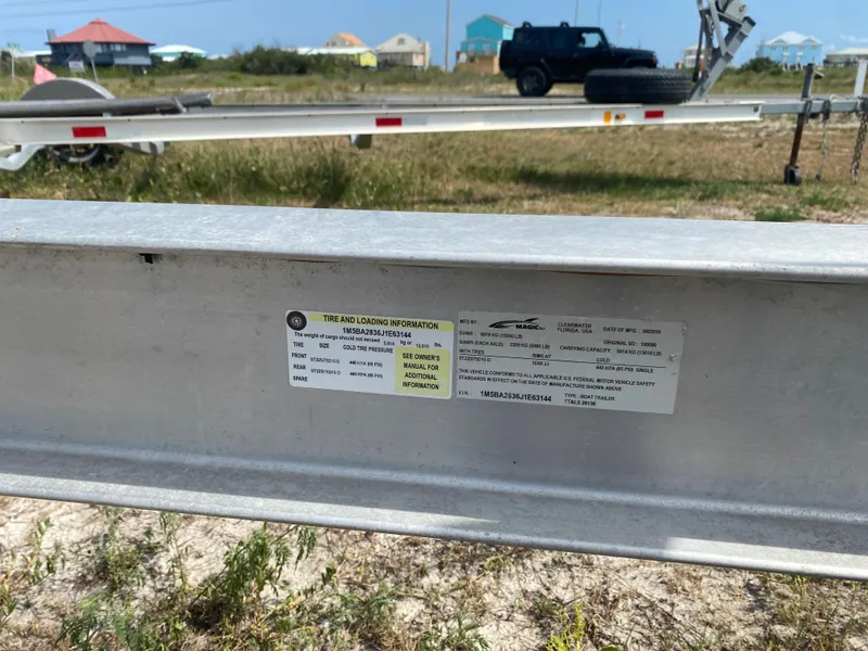 Slide: The Image of Albemarle 280 Express Fisherman 2000 trailer label in outdoor setting. - 36