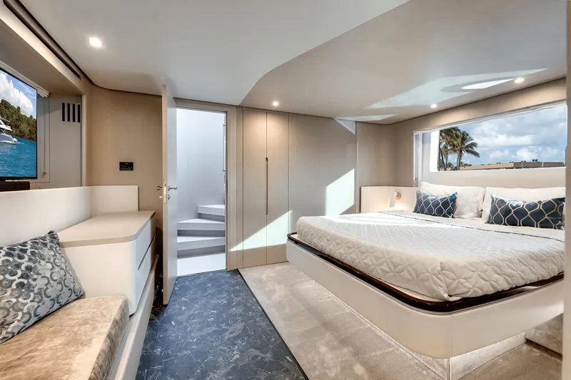 Slide: The Image of Azimut 68 2023 - 33