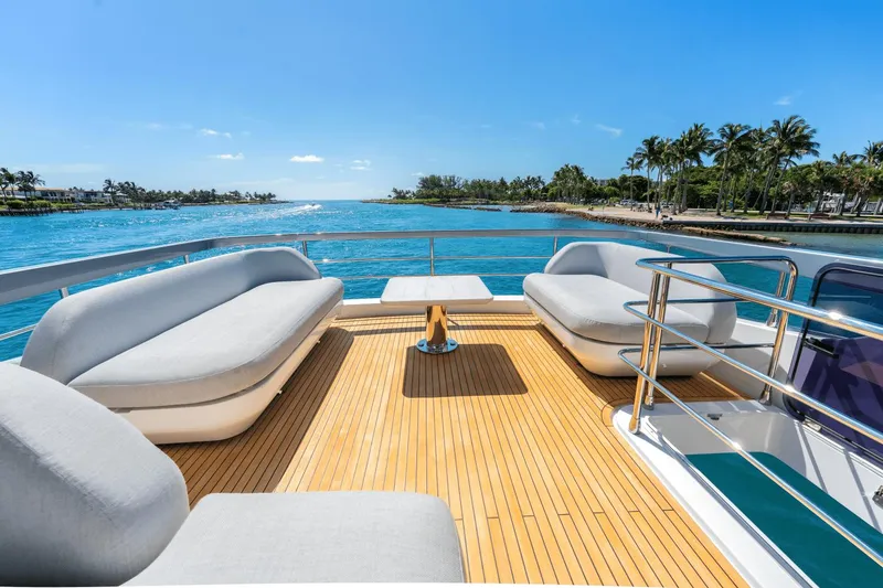 Slide: The Image of Azimut 68 2023 - 50