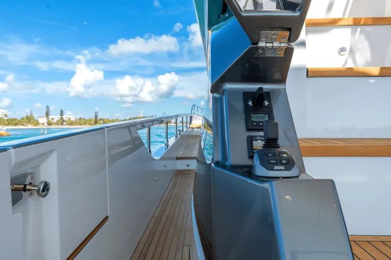 Slide: The Image of Azimut 68 2023 - 61