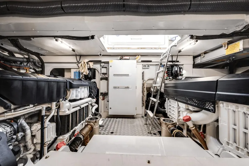 Slide: The Image of Azimut 68 2023 - 64