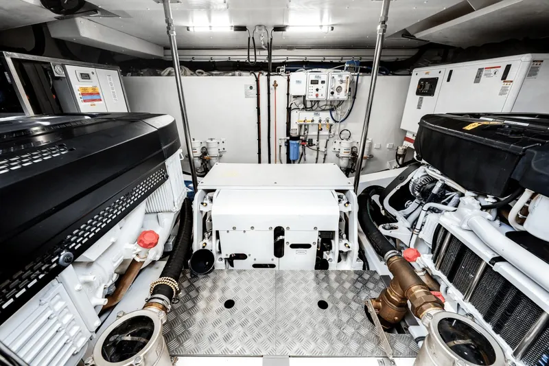 Slide: The Image of Azimut 68 2023 - 65