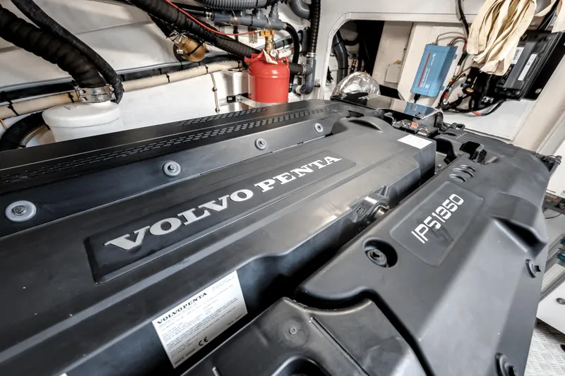 Slide: The Image of Azimut 68 2023 - 68