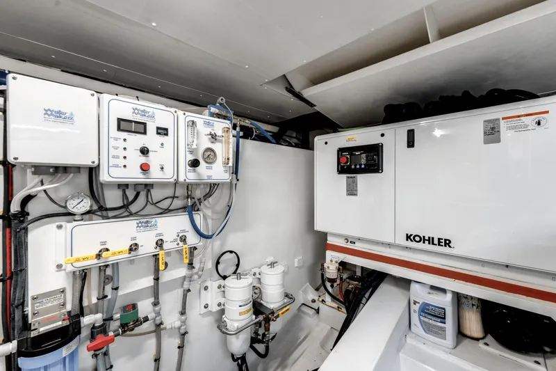 Slide: The Image of Azimut 68 2023 - 69