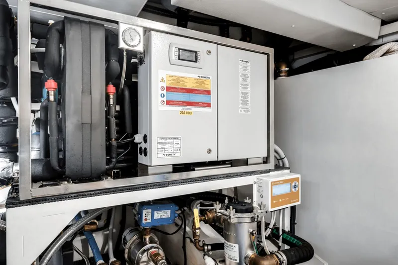 Slide: The Image of Azimut 68 2023 - 70