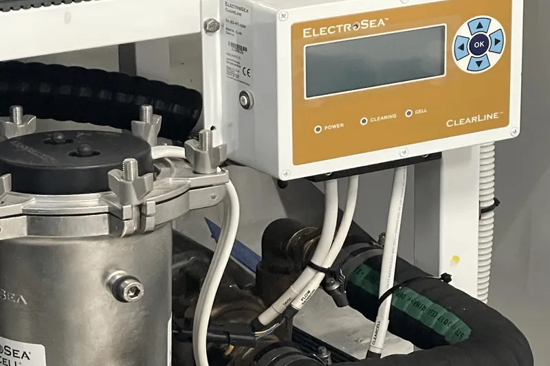 Slide: The Image of Azimut 68 2023 - 71