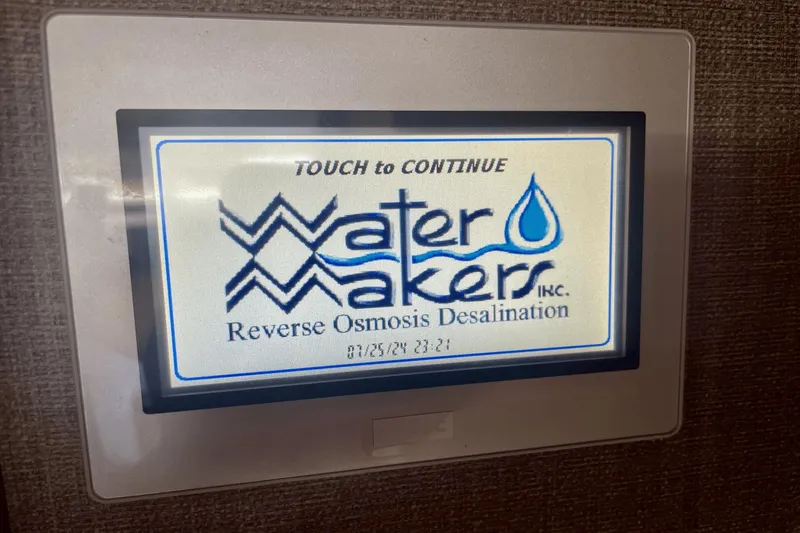 Slide: The Image of Azimut 68 2023 - 72