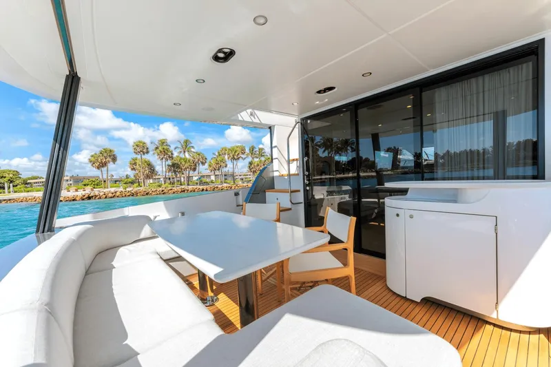 Slide: The Image of Azimut 68 2023 - 9