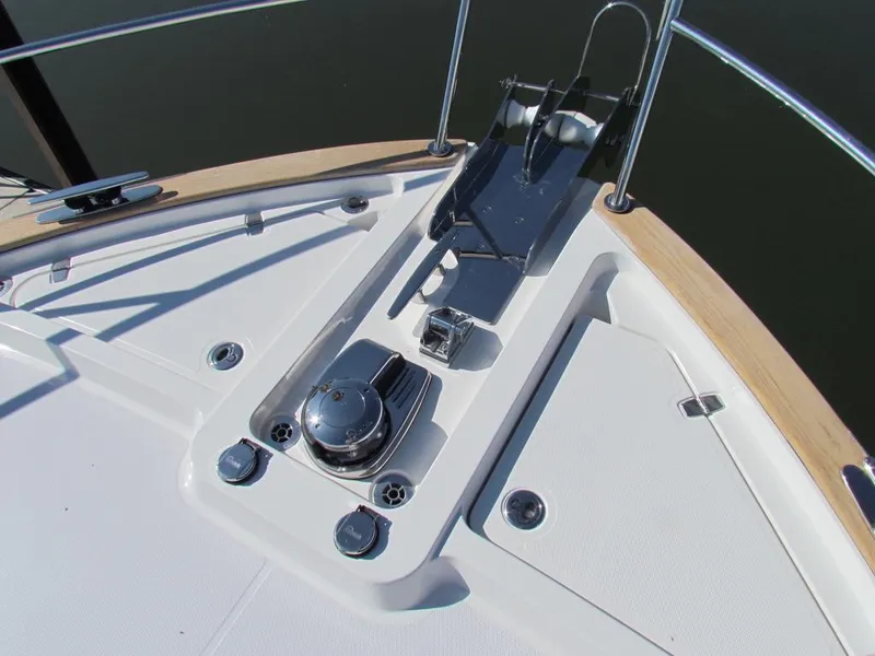 Slide: The Image of Anchor system on 2025 Sabre 43 Salon Express yacht deck. - 59