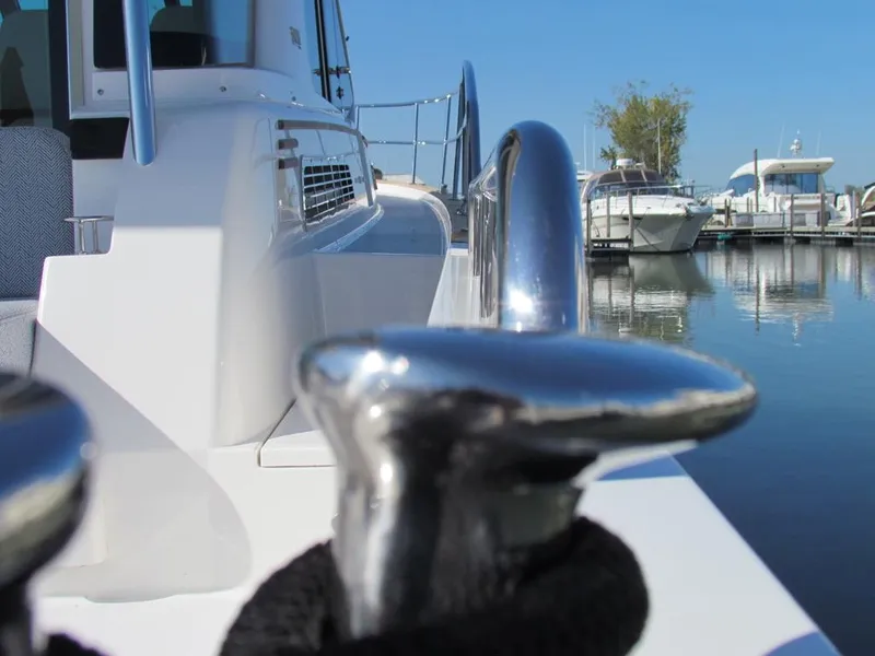 Slide: The Image of Close-up of 2025 Sabre 43 Salon Express yacht cleat in marina. - 60