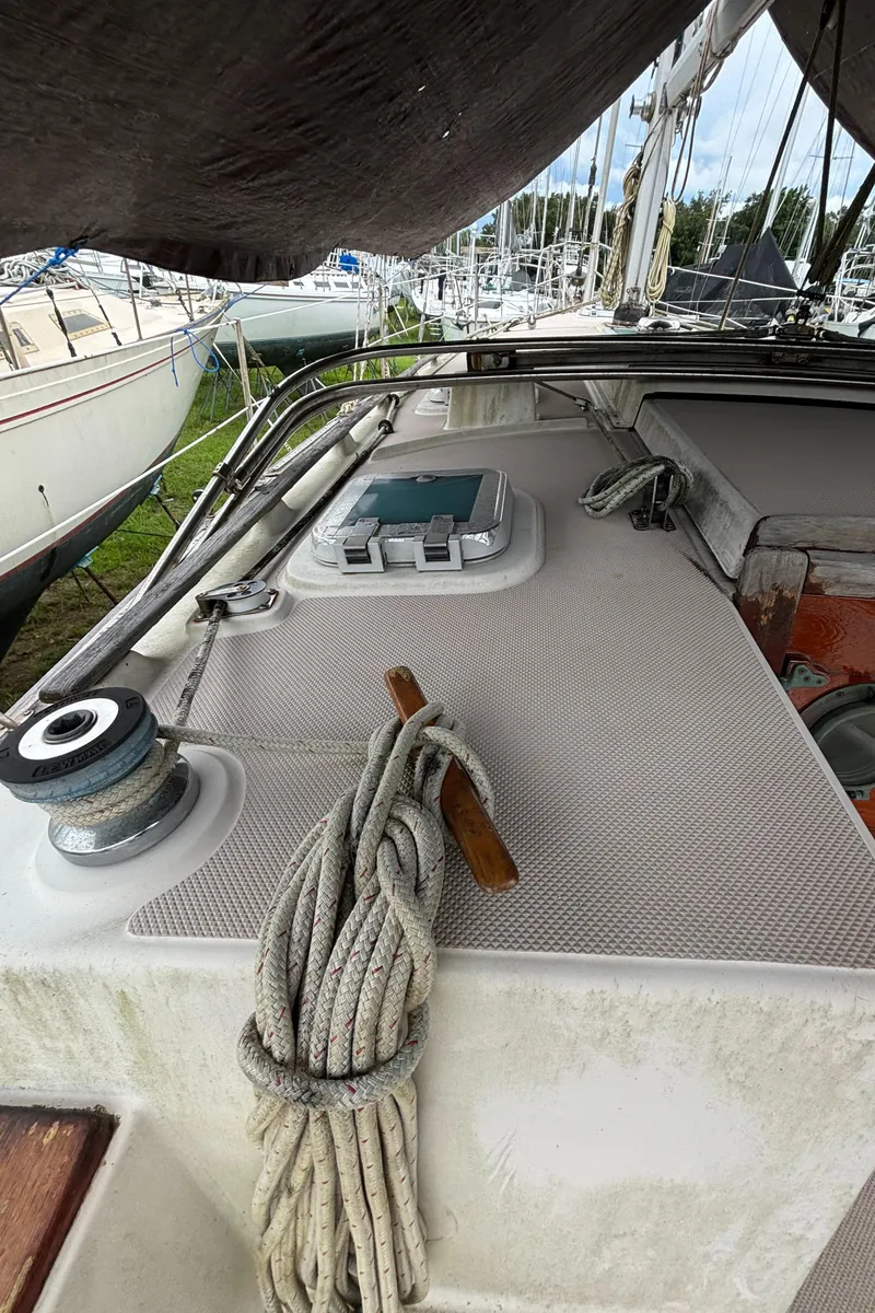 Slide: The Image of 1987 Island Packet 38 sailboat deck with winch and coiled rope. - 42