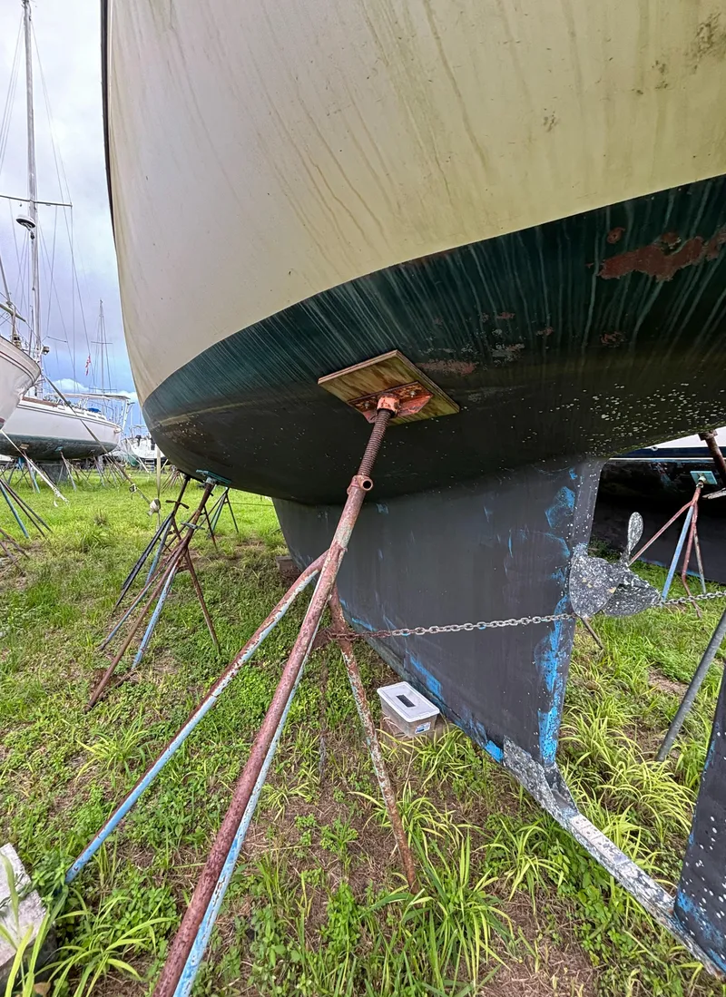 Slide: The Image of 1987 Island Packet 38 sailboat on land, hull view. - 47