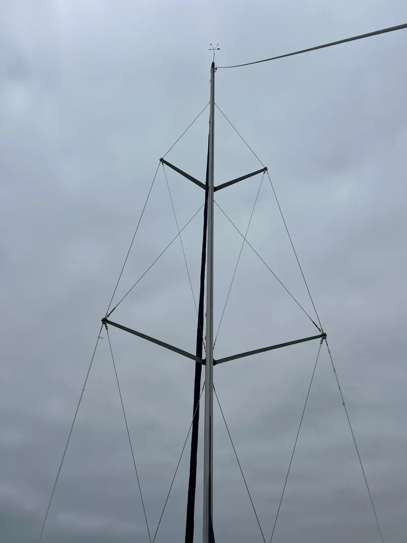 Slide: The Image of Mast of 2000 Hunter Passage 420 sailboat against cloudy sky. - 12