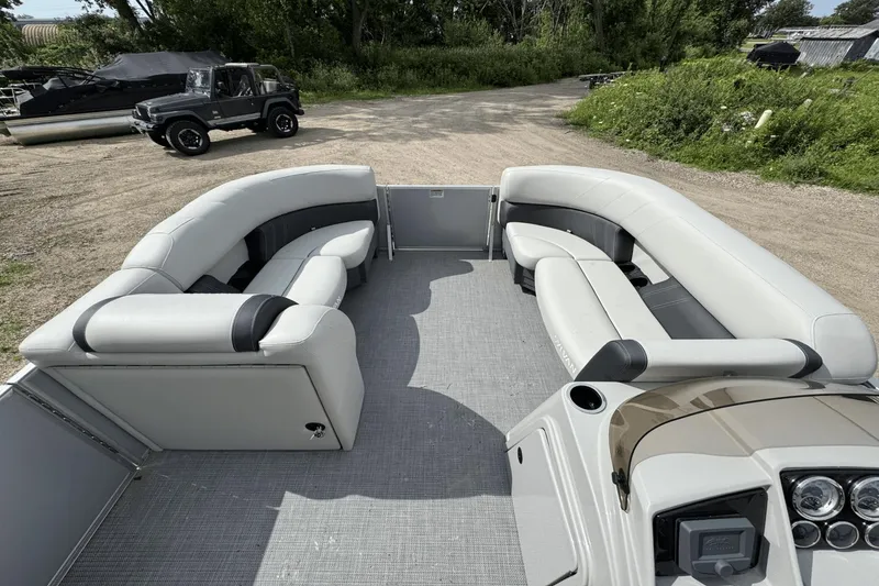 Slide: The Image of Sylvan 8522 Mirage Cruise 2025 - 18