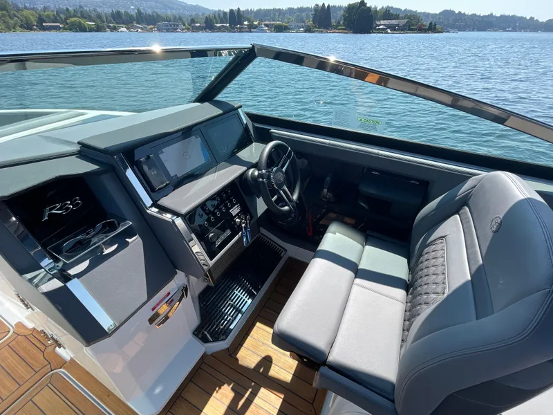 Slide: The Image of Cobalt R33 Surf 2025 - 14