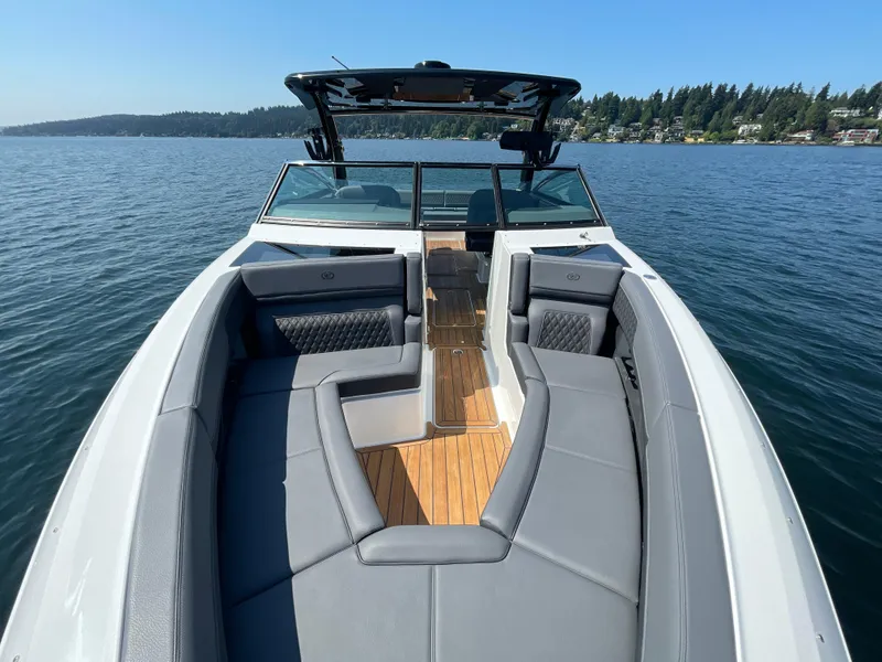 Slide: The Image of Cobalt R33 Surf 2025 - 19