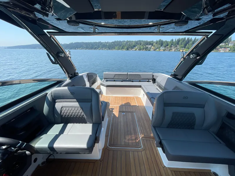 Slide: The Image of Cobalt R33 Surf 2025 - 20