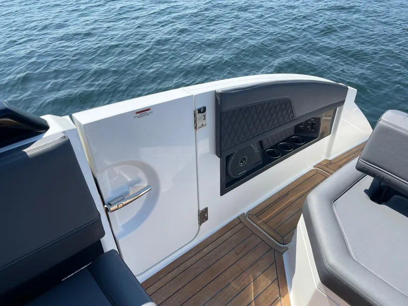 Slide: The Image of Cobalt R33 Surf 2025 - 21