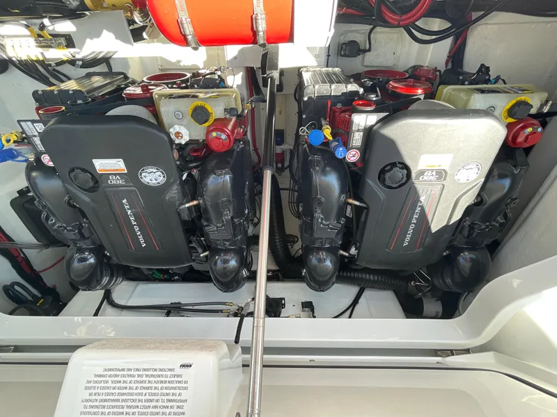 Slide: The Image of Cobalt R33 Surf 2025 - 24