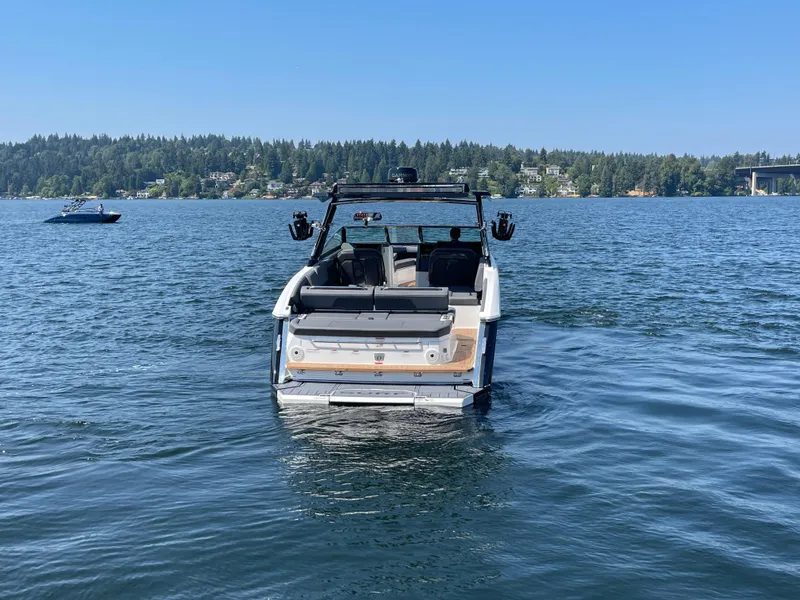 Slide: The Image of Cobalt R33 Surf 2025 - 7