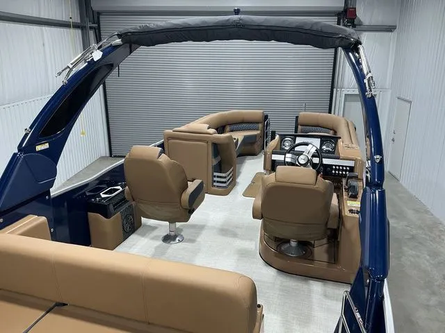 Slide: The Image of Harris Grand Mariner 250 SLDH 2025 - 11