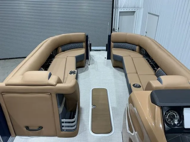 Slide: The Image of Harris Grand Mariner 250 SLDH 2025 - 17