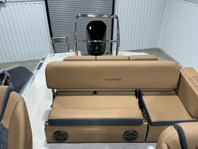 Slide: The Image of Harris Grand Mariner 250 SLDH 2025 - 18