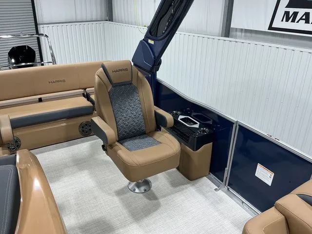 Slide: The Image of Harris Grand Mariner 250 SLDH 2025 - 19