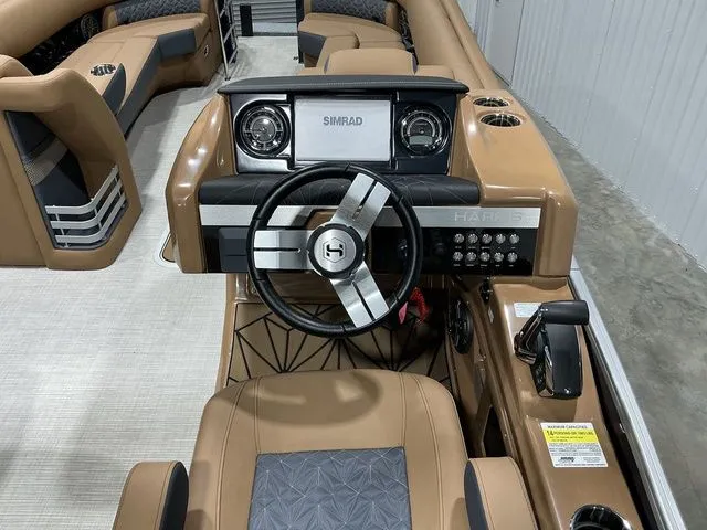 Slide: The Image of Harris Grand Mariner 250 SLDH 2025 - 6