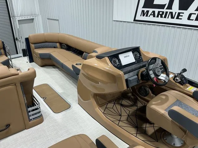 Slide: The Image of Harris Grand Mariner 250 SLDH 2025 - 9