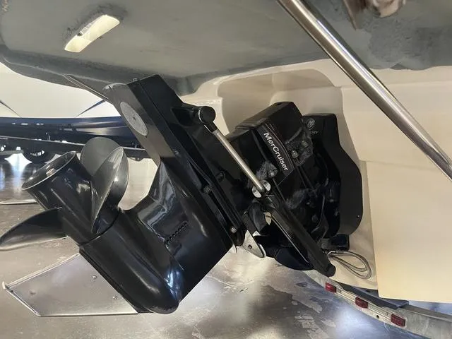 Slide: The Image of Maxum 1900 SR 2006 - 4