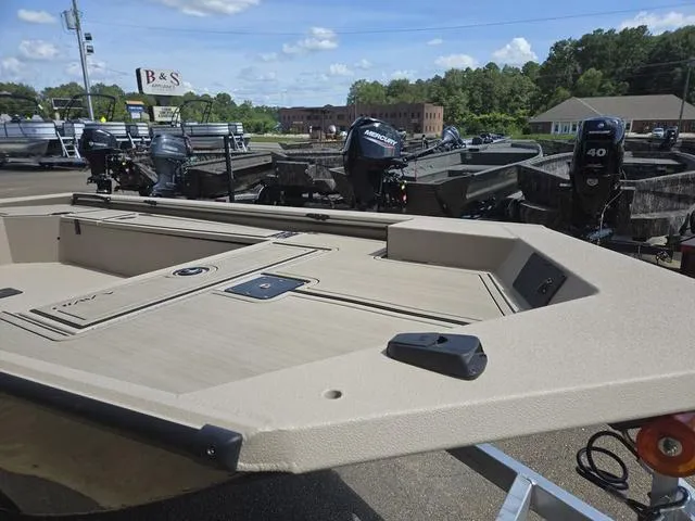 Slide: The Image of Avid 16 Commander 2025 - 5