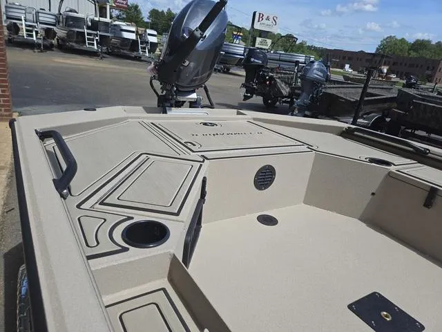 Slide: The Image of Avid 16 Commander 2026 - 10