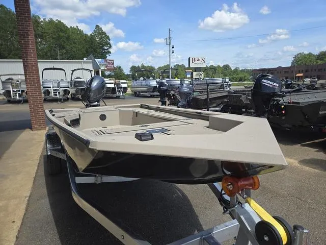 Slide: The Image of Avid 16 Commander 2026 - 3