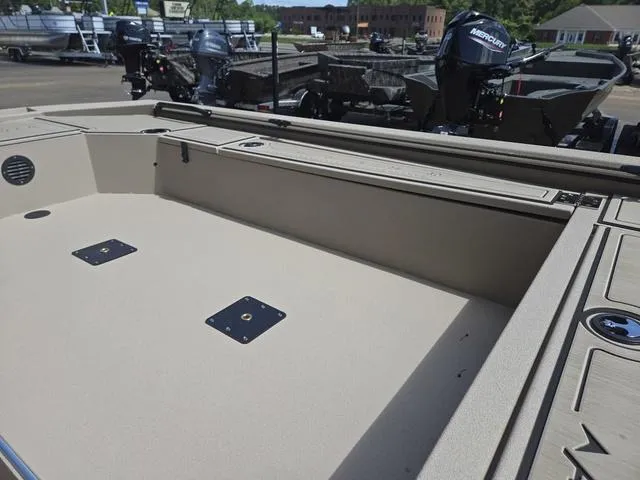 Slide: The Image of Avid 16 Commander 2026 - 6