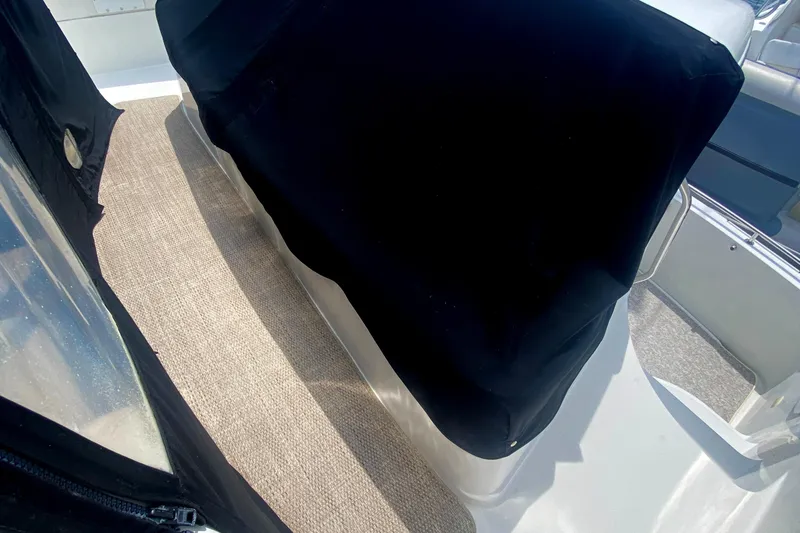 Slide: The Image of Carver 360 Mariner 2004 - 11