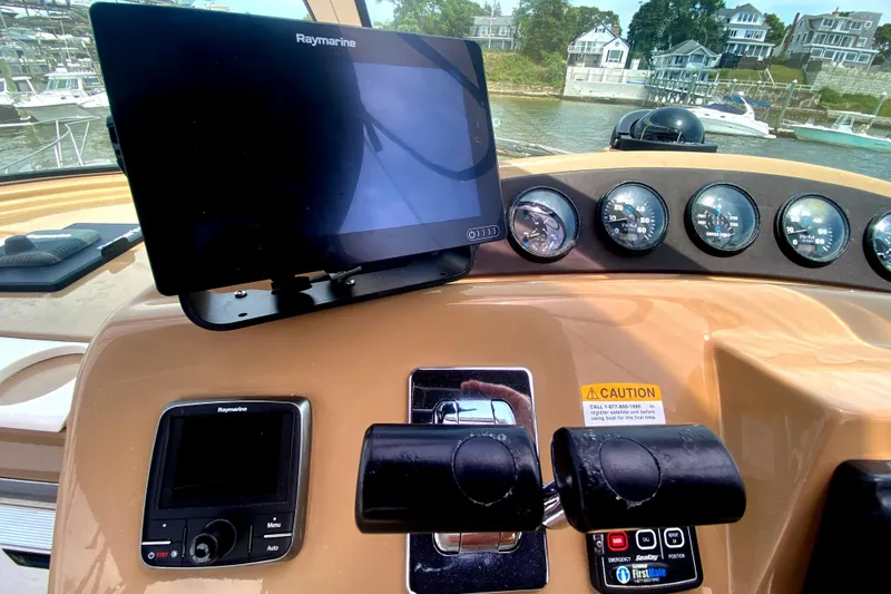 Slide: The Image of Carver 360 Mariner 2004 - 13