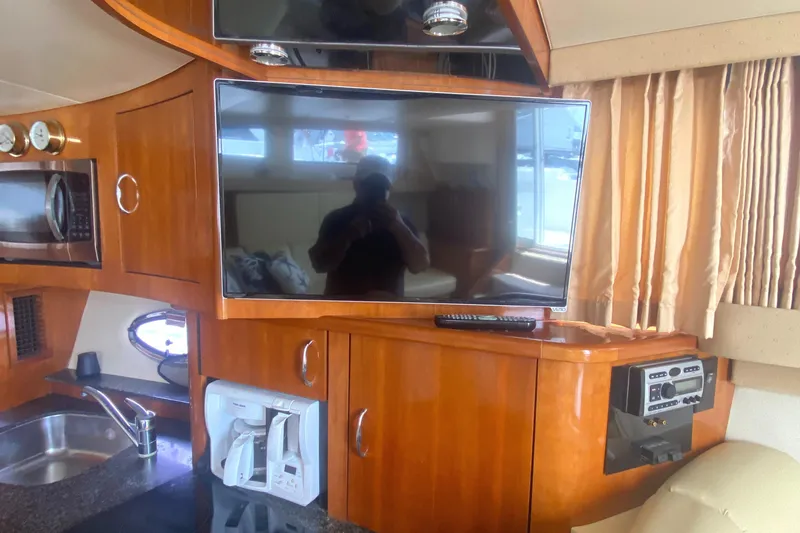 Slide: The Image of Carver 360 Mariner 2004 - 25